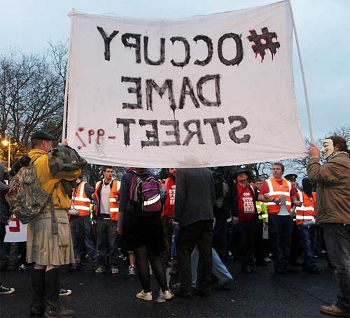 USI stewards prevent Occupy Dame Street banner joining march (photo William Hederman)